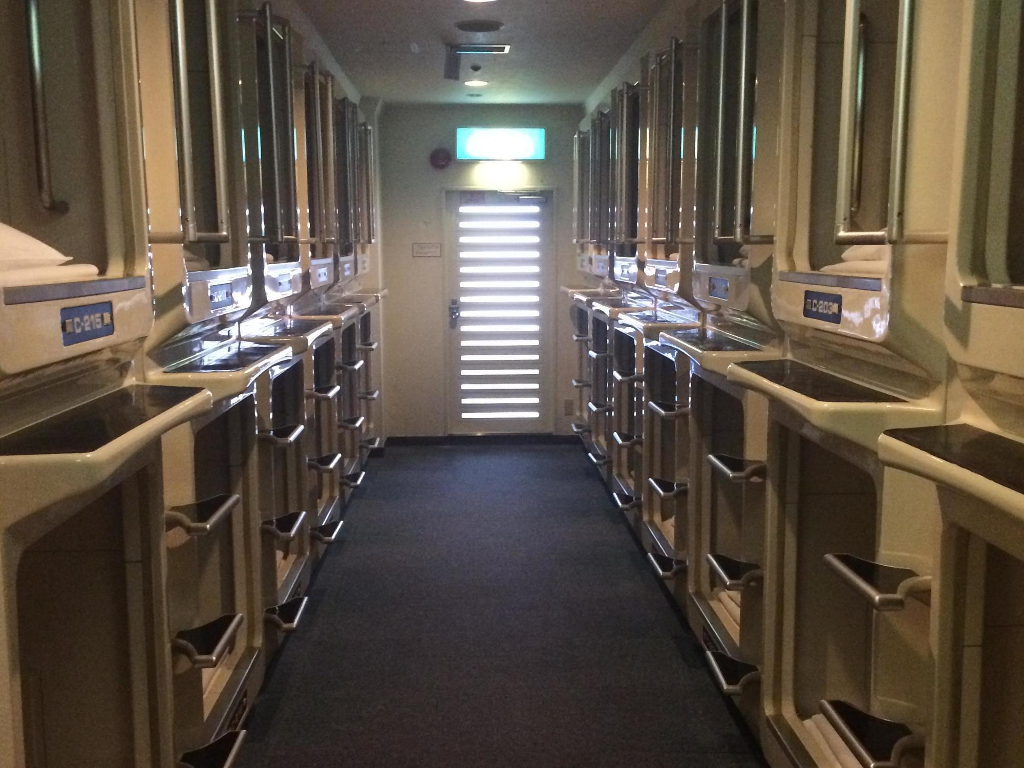 Capsule Hotel Asahi Plaza Shinsaibashi Ōsaka Extérieur photo