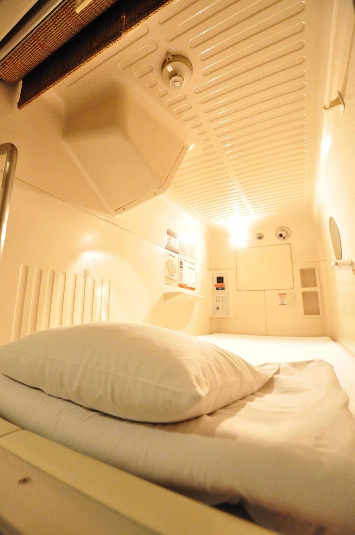 Capsule Hotel Asahi Plaza Shinsaibashi Ōsaka Extérieur photo